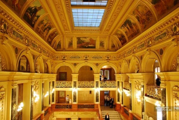 екскурсія в оперний театр Львова